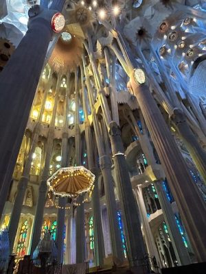 À l'intérieur de la Sagrada Família